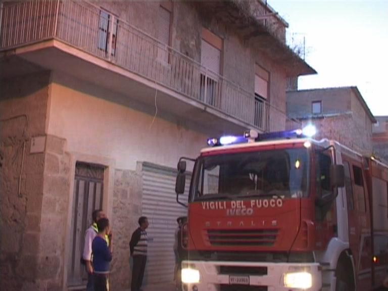 Favara, a fuoco casa disabitata del Centro Storico. Paura